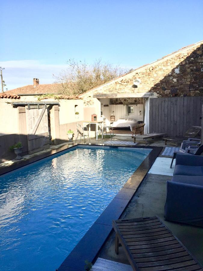 Gites De L'Etang Des Noues Cholet Exterior foto