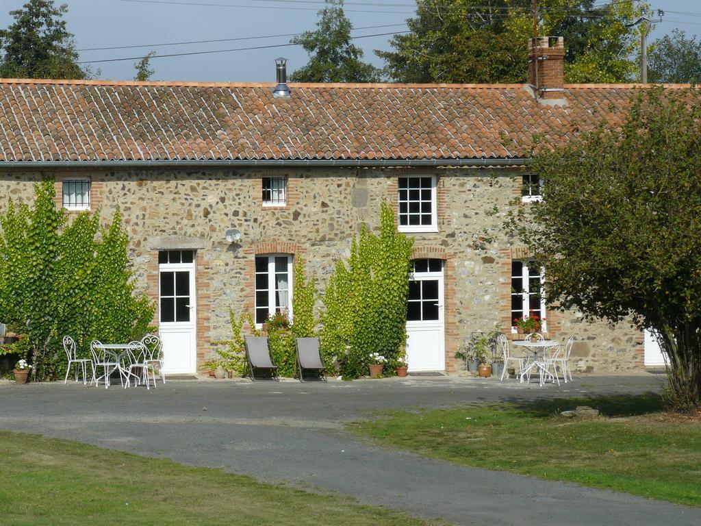 Gites De L'Etang Des Noues Cholet Habitación foto