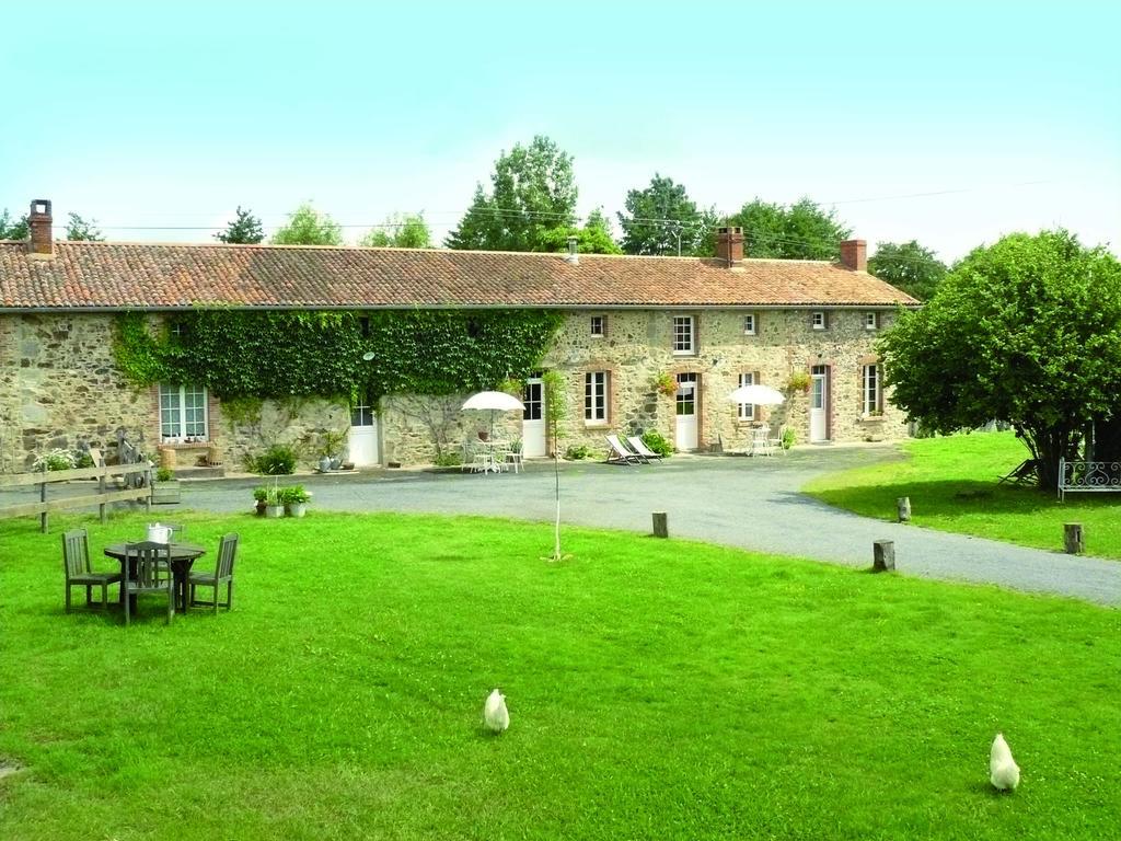 Gites De L'Etang Des Noues Cholet Exterior foto
